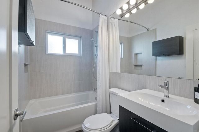 348 La Mesa Avenue, Encinitas, CA 92024
