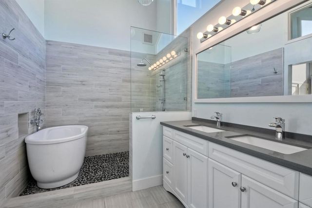 348 La Mesa Avenue, Encinitas, CA 92024