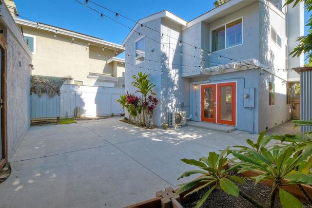 348 La Mesa Avenue, Encinitas, CA 92024