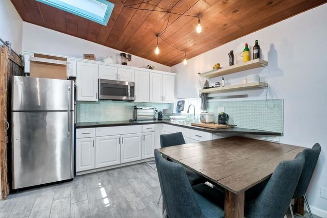 348 La Mesa Avenue, Encinitas, CA 92024