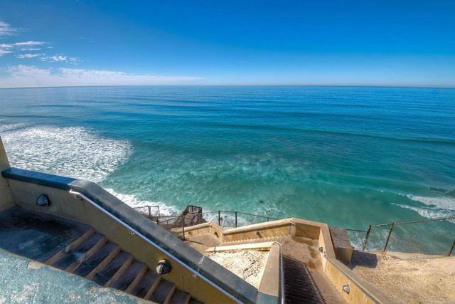 348 La Mesa Avenue, Encinitas, CA 92024