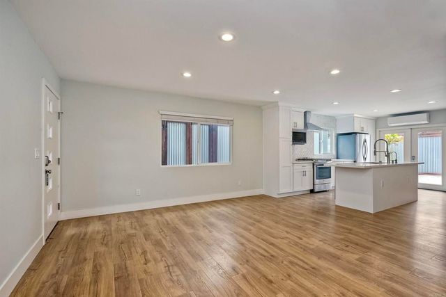 348 La Mesa Avenue, Encinitas, CA 92024