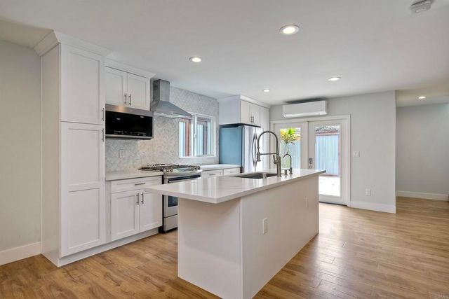 348 La Mesa Avenue, Encinitas, CA 92024