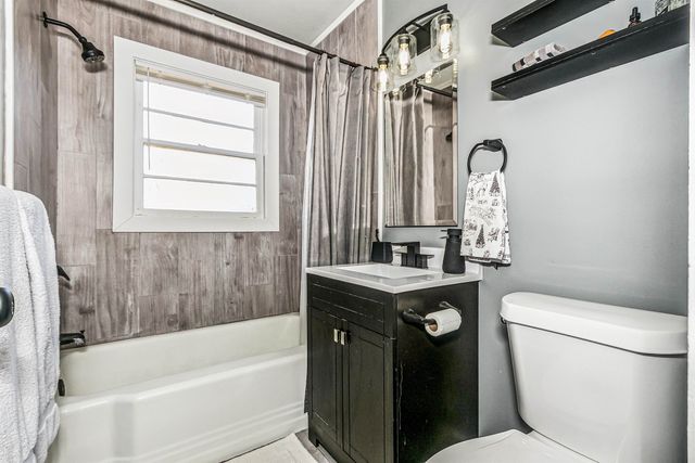 625 S Apache Dr, Wichita, KS 67207