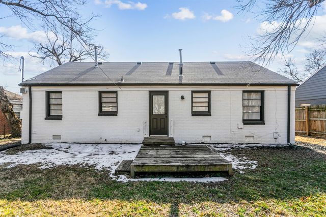 625 S Apache Dr, Wichita, KS 67207