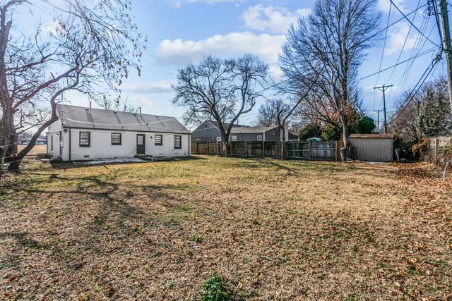 625 S Apache Dr, Wichita, KS 67207