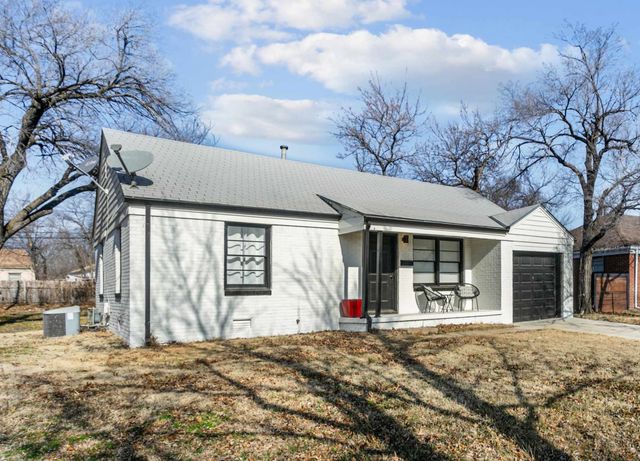 625 S Apache Dr, Wichita, KS 67207