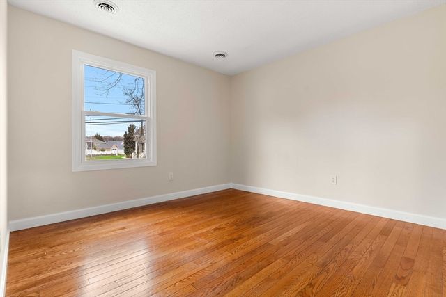 357 Boylston St 5, Lowell, MA 01852