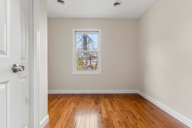 357 Boylston St 5, Lowell, MA 01852