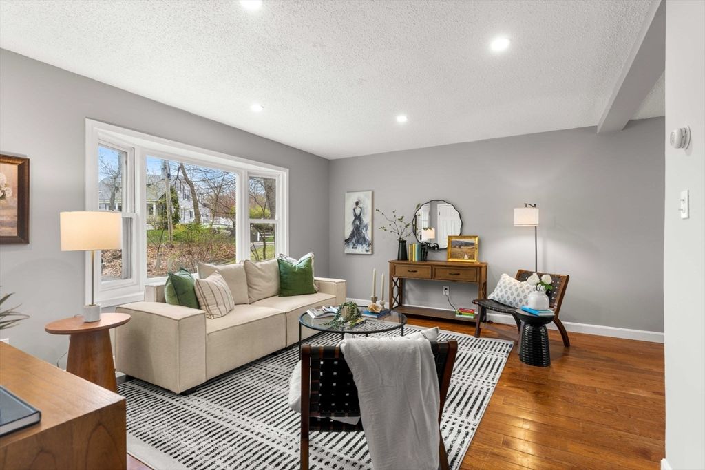 357 Boylston St 5, Lowell, MA 01852