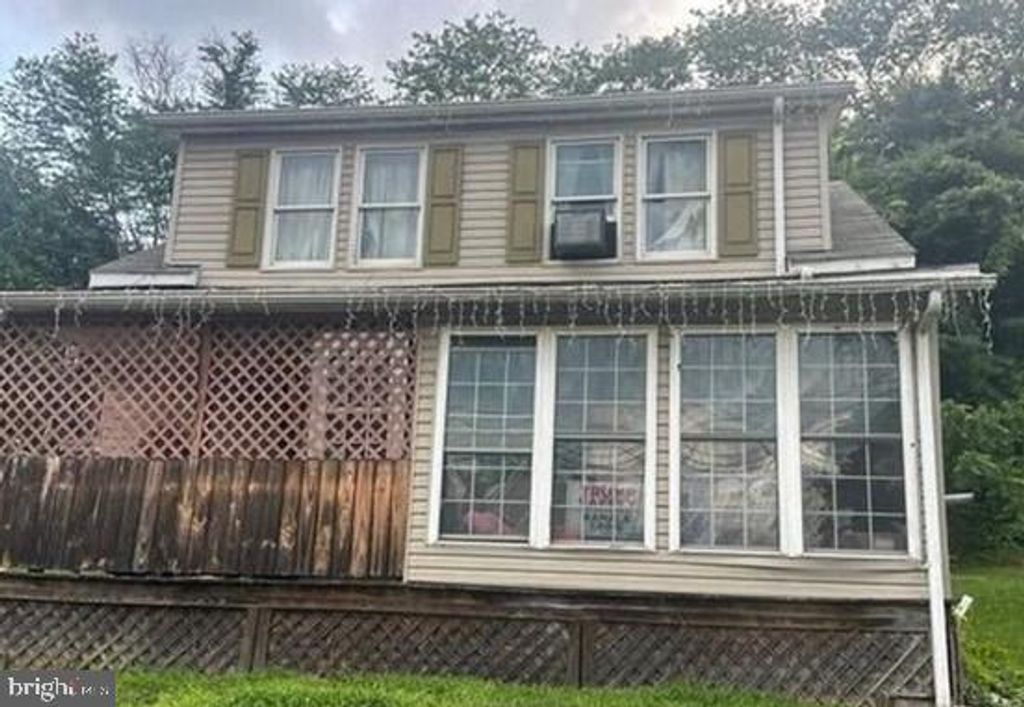 1045 W 4TH ST, Lock Haven, PA 17745