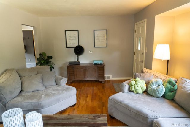 1247 Catalina Drive, Flint Charter Township, MI 48507