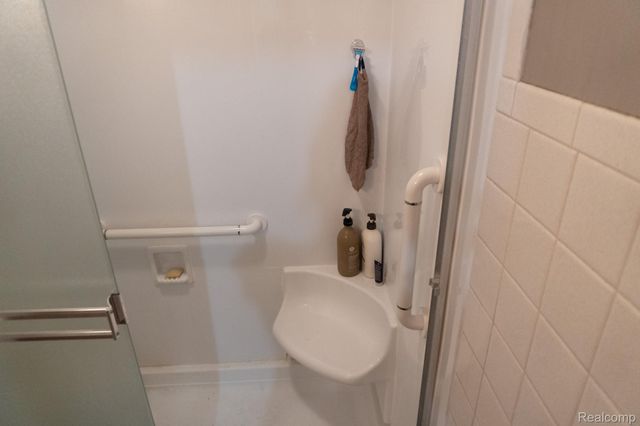 1247 Catalina Drive, Flint Charter Township, MI 48507