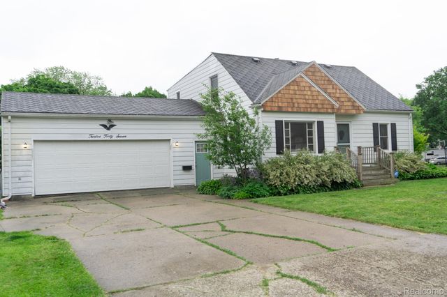 1247 Catalina Drive, Flint Charter Township, MI 48507