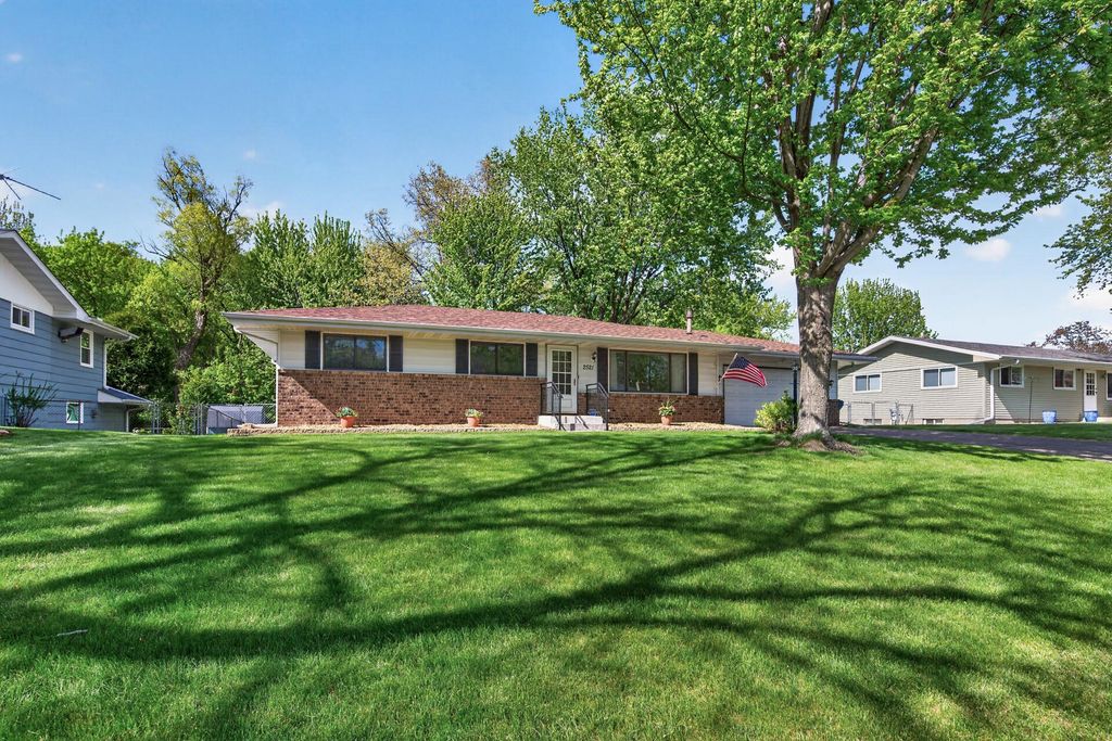 2521 Cedar Avenue, White Bear Lake, MN 55110