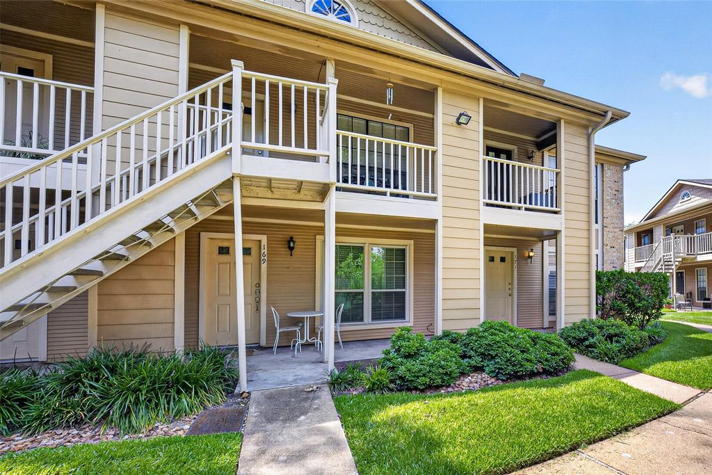 Image 1 of property listing at 1311 Antoine Drive 171, Houston, TX 77055