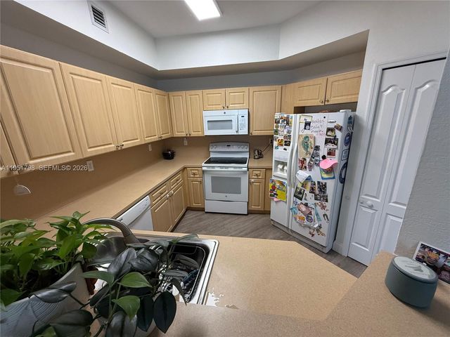 8826 W Flagler St 112, Miami, FL 33174