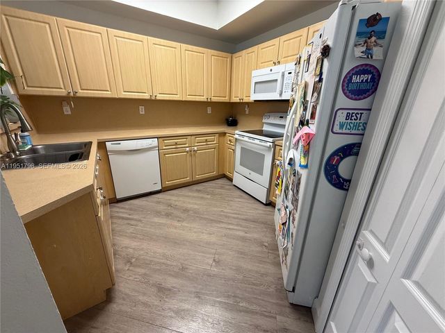 8826 W Flagler St 112, Miami, FL 33174