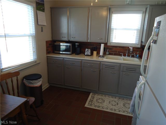318 Van Buren Avenue, Cuyahoga Falls, OH 44221