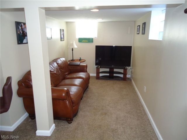 318 Van Buren Avenue, Cuyahoga Falls, OH 44221