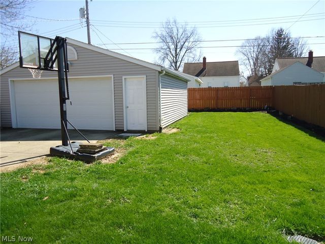 318 Van Buren Avenue, Cuyahoga Falls, OH 44221
