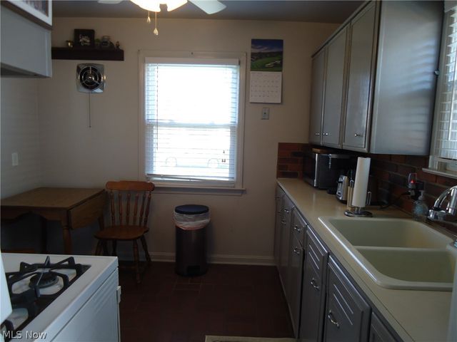 318 Van Buren Avenue, Cuyahoga Falls, OH 44221