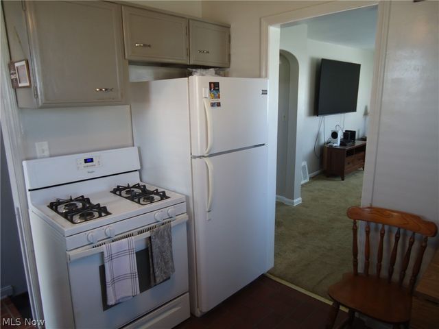 318 Van Buren Avenue, Cuyahoga Falls, OH 44221