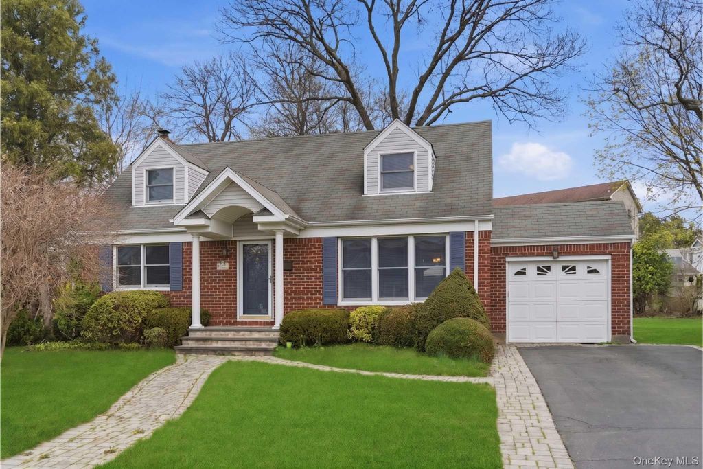 2 Selden Drive, East Northport, NY 11731