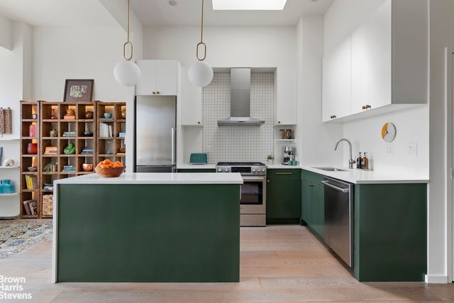 151 Lenox Ave Apt 5, New York City, NY 10026