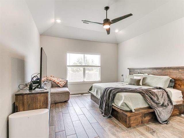 2200 Santa Monica Street, Edmond, OK 73034
