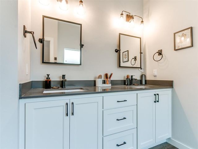 2200 Santa Monica Street, Edmond, OK 73034