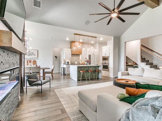 2200 Santa Monica Street, Edmond, OK 73034