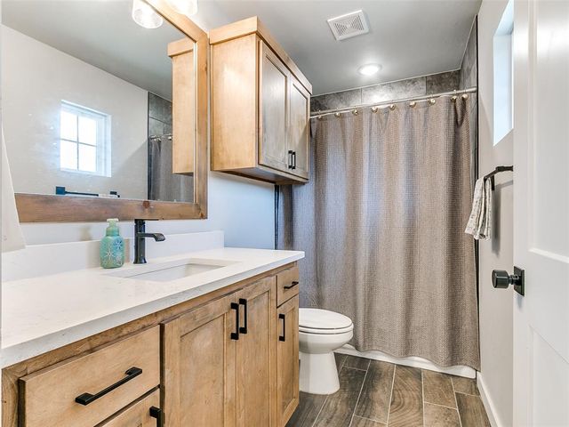 2200 Santa Monica Street, Edmond, OK 73034