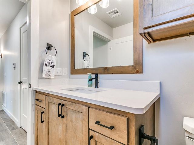 2200 Santa Monica Street, Edmond, OK 73034