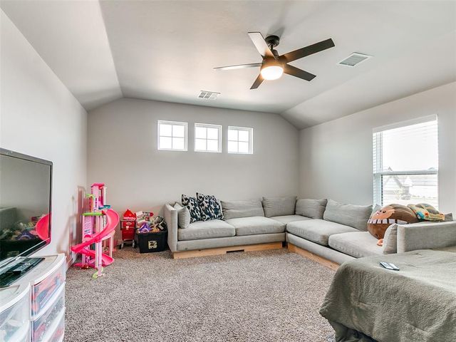 2200 Santa Monica Street, Edmond, OK 73034