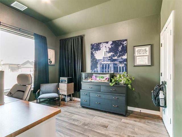 2200 Santa Monica Street, Edmond, OK 73034