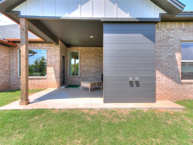 2200 Santa Monica Street, Edmond, OK 73034