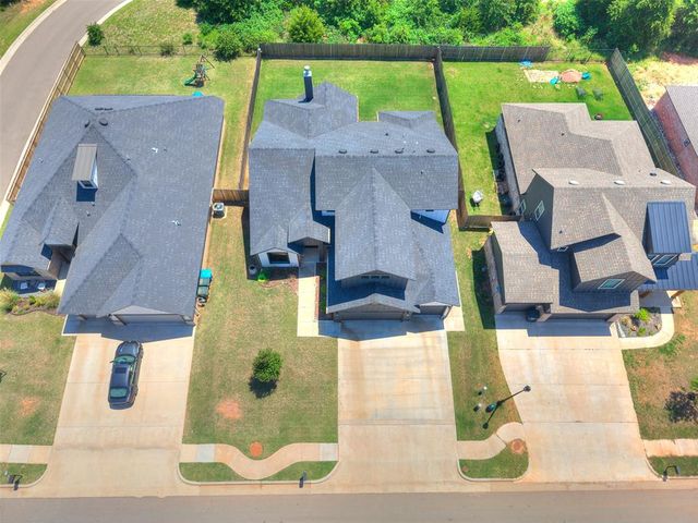 2200 Santa Monica Street, Edmond, OK 73034