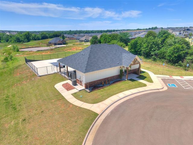 2200 Santa Monica Street, Edmond, OK 73034