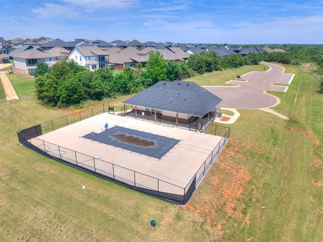 2200 Santa Monica Street, Edmond, OK 73034