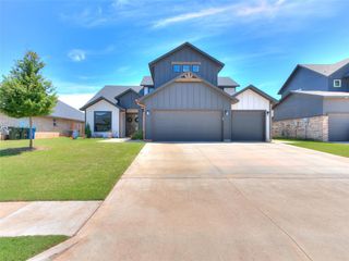 2200 Santa Monica Street, Edmond, OK 73034