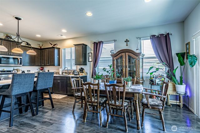 830 Maple Lane SW, Orting, WA 98360