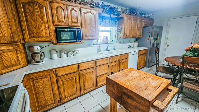 421975 E 1155 Road, Eufaula, OK 74432