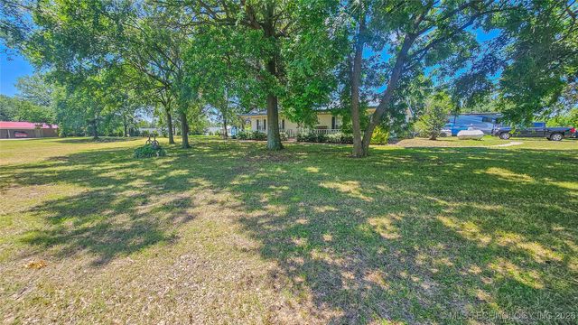 421975 E 1155 Road, Eufaula, OK 74432