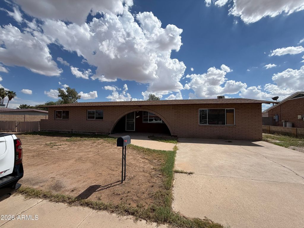 1133 E SUNSET Drive, Casa Grande, AZ 85122 — exterior