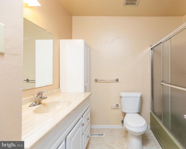 8 MALLOW PL, Wilmington, DE 19810