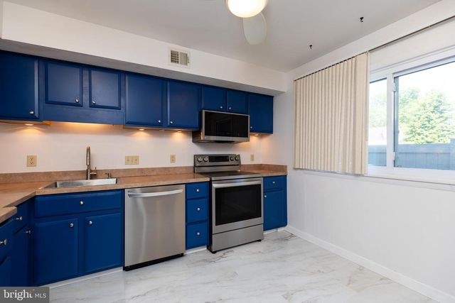 8 MALLOW PL, Wilmington, DE 19810