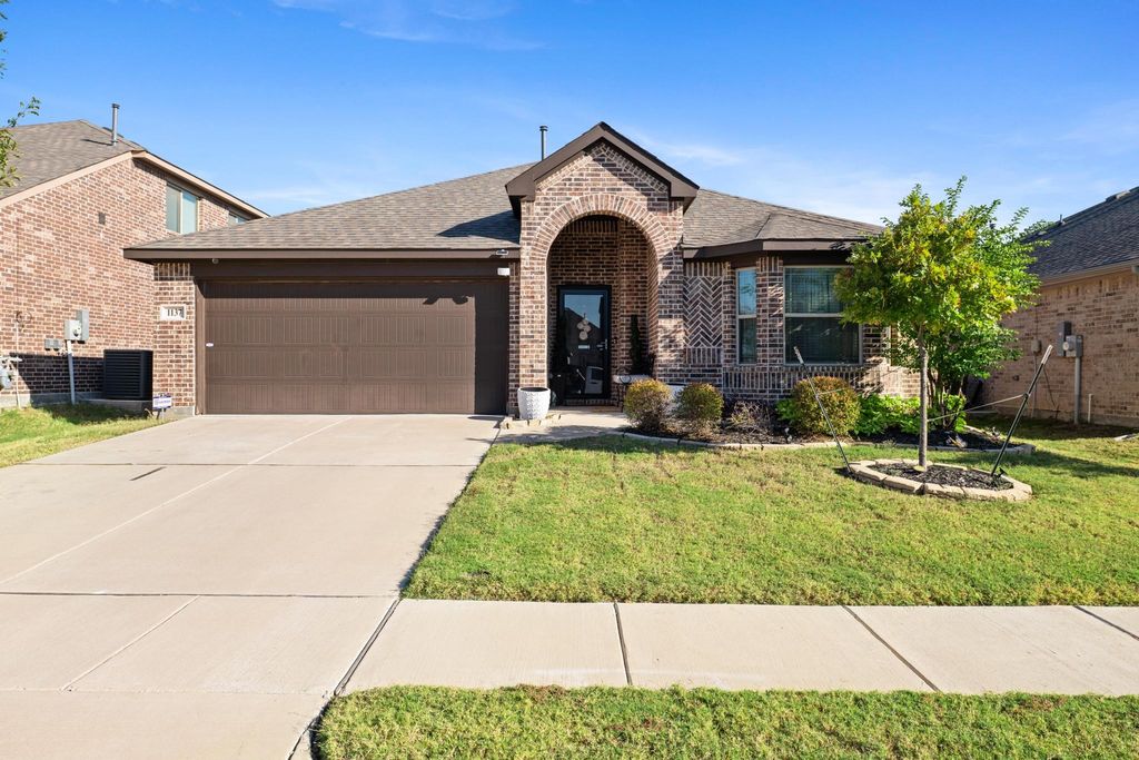 1137 Kingbird Lane, Alvarado, TX 76009