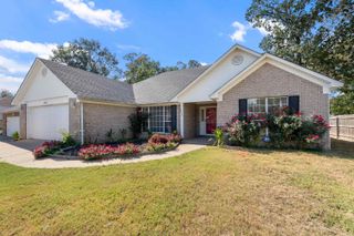 1814 Pleasant Pointe Circle, Bryant, AR 72022