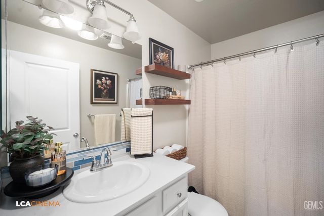 9124 Midnight Creek Way, Bakersfield, CA 93311